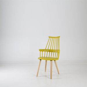 כסא רגליים עץ ומשענת צהובה